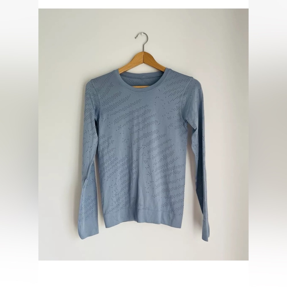LULULEMON  Women’s Swiftly Relaxed Long Sleeve Shirt Strata Wave Chambray